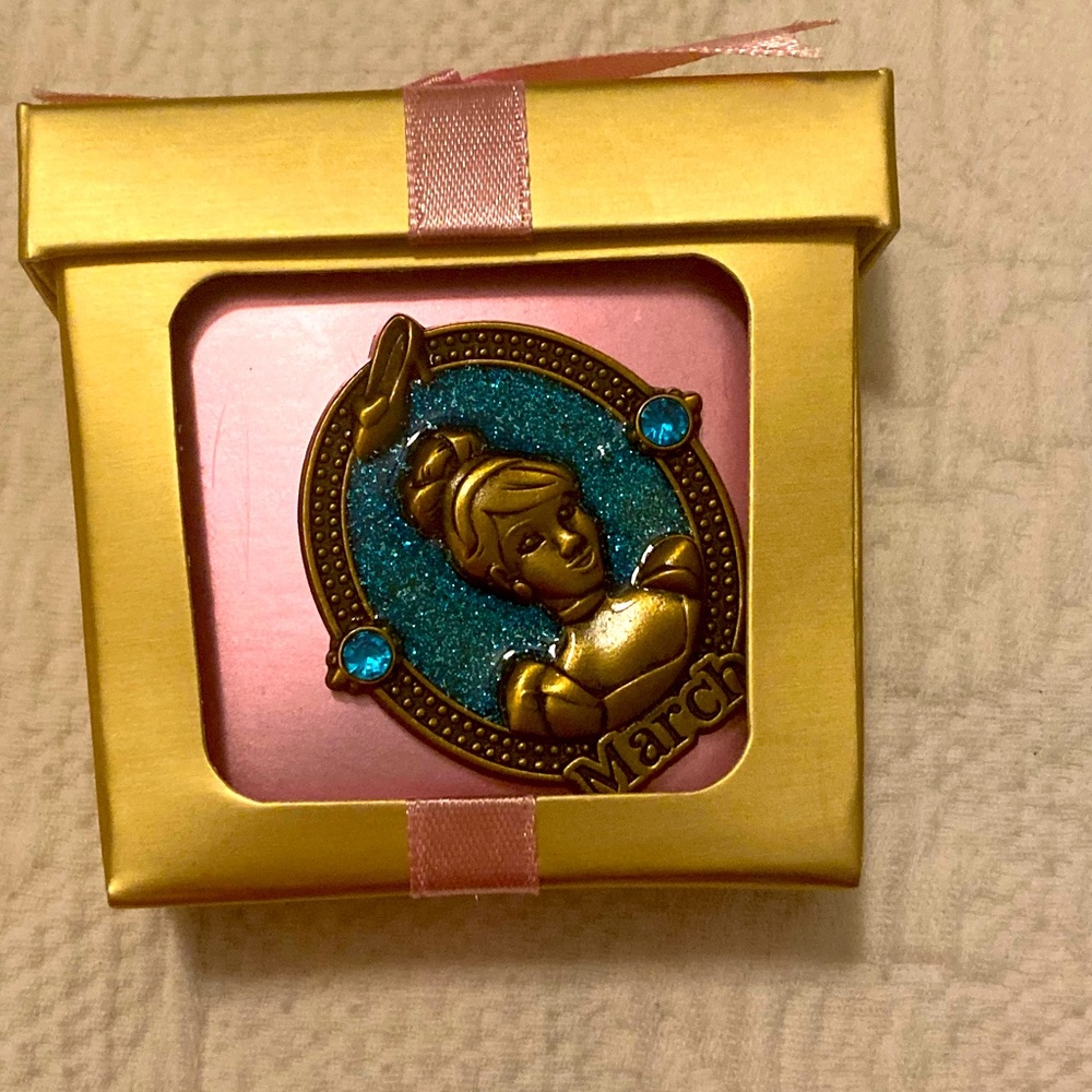 New in box Disney collector Cinderella pin from  March 2016. Mint condition.